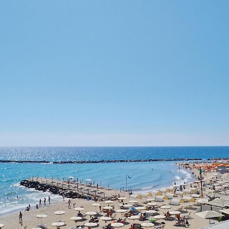 Apartamento Casa Delle Rondini Santo Stefano al Mare Exterior foto